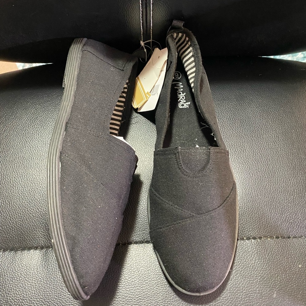 NWT🎉 MadRag Casual Black Canvas Slip-On Sneakers Size 9